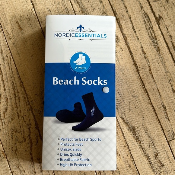 ⬇️PRICE REDUCED⬇️ NORDIC ESSENTIALS BEACH SOCKS  2 PAIRS SIZE L  NWOT - Picture 1 of 9